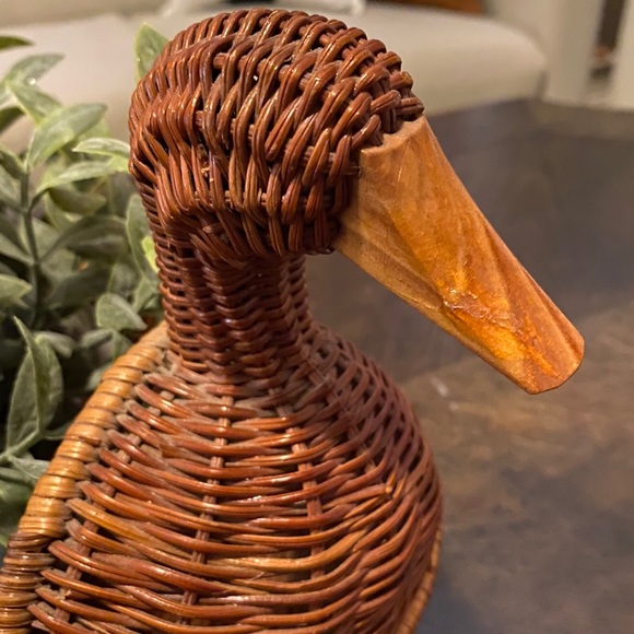 Vintage Wicker Duck Basket - Picture 3 of 4